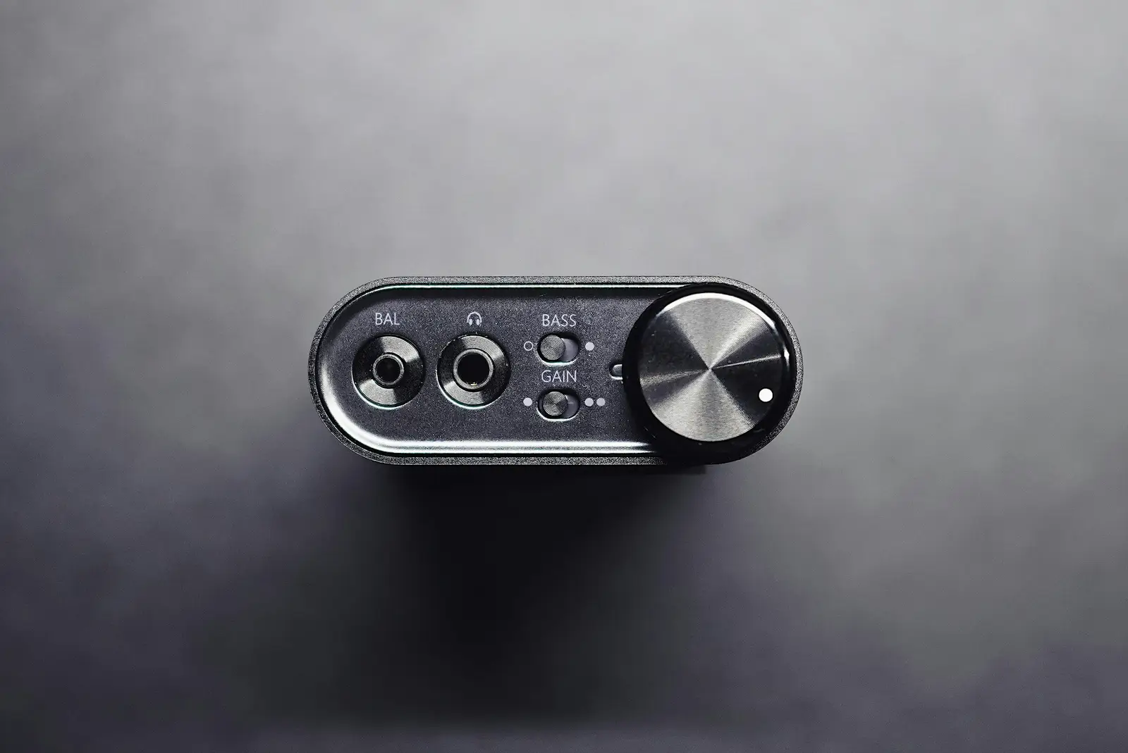 Interfaz de audio compacta con rueda de volumen